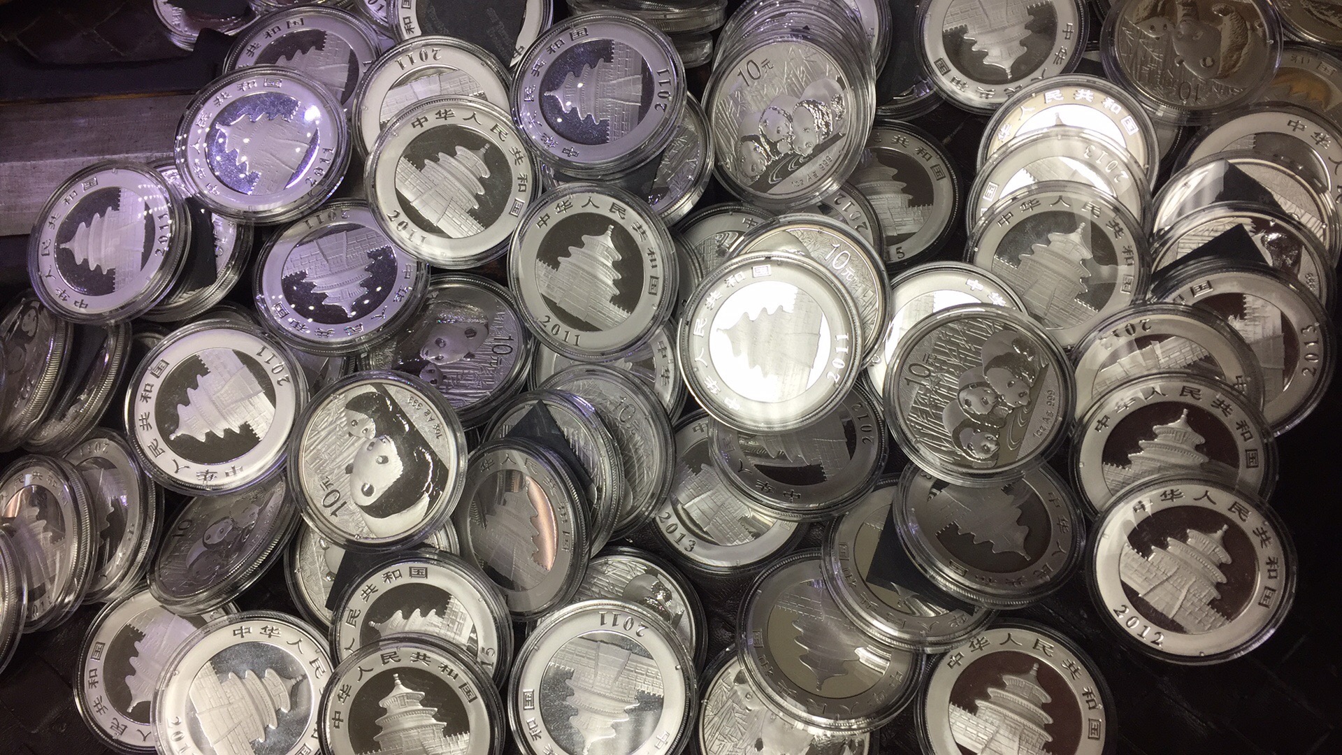 OAKTON COINS & COLLECTIBLES BUYS ALL FORMS OF GOLD AND SILVER FROM PARK RIDGE ILLINOIS.