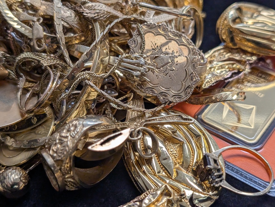 Gold Buyer Near Graceland West Chicago