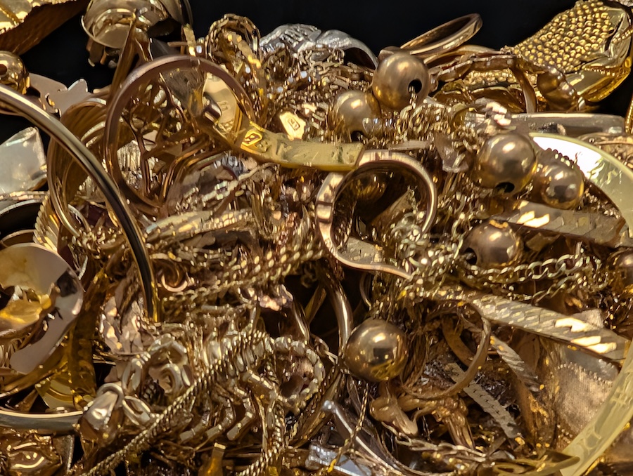 Gold Buyer in Mayfair Chicago